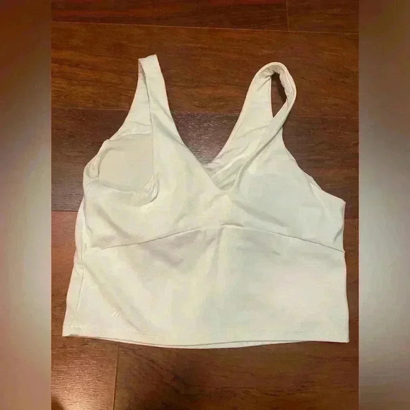Women's Light Support V-Neck
Crop Sports Bra - All In Motion
Cream M - Picture 4 of 7